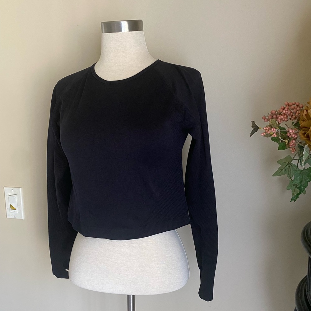 Black Women's Long-Sleeve Crewneck crop Top